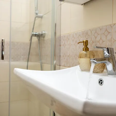 Vivid Studio With Balcony With Free Private Parking Budapest Exterior photo