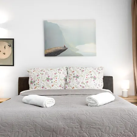 Vivid Studio With Balcony With Free Private Parking Budapest Exterior photo