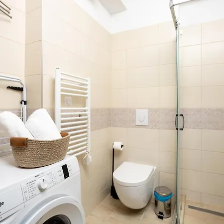 Vivid Studio With Balcony With Free Private Parking Budapest Exterior photo