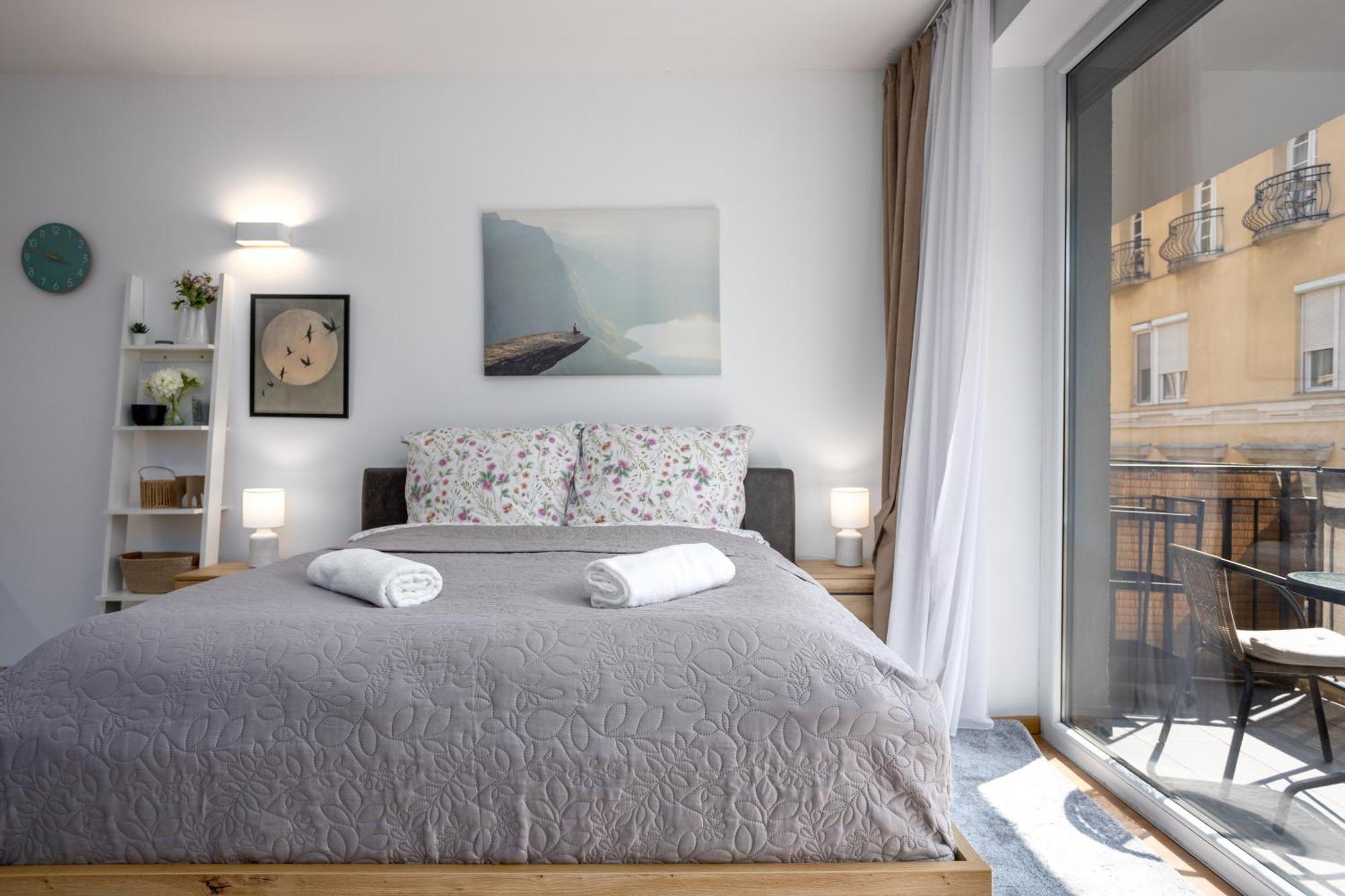 Appartement Vivid With Balcony With Free Private Parking *