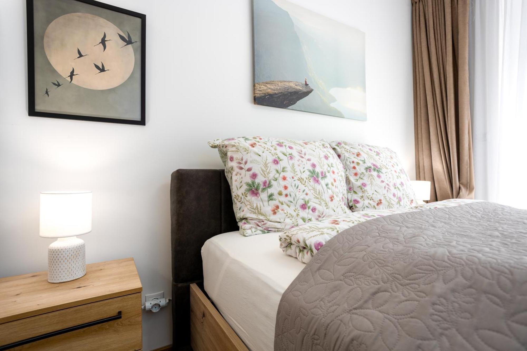 Appartement Vivid With Balcony With Free Private Parking *