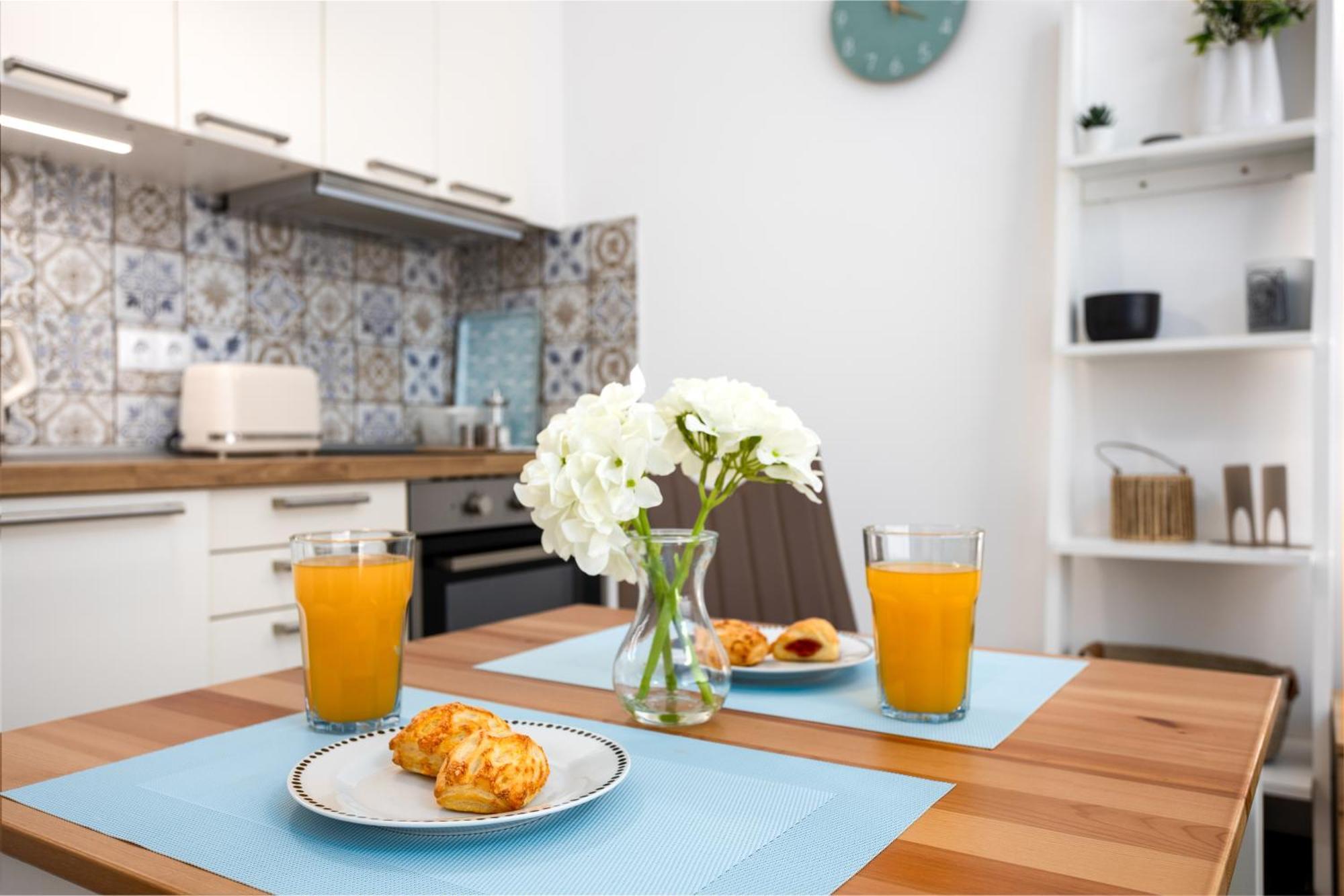 Vivid With Balcony With Free Private Parking Appartement
