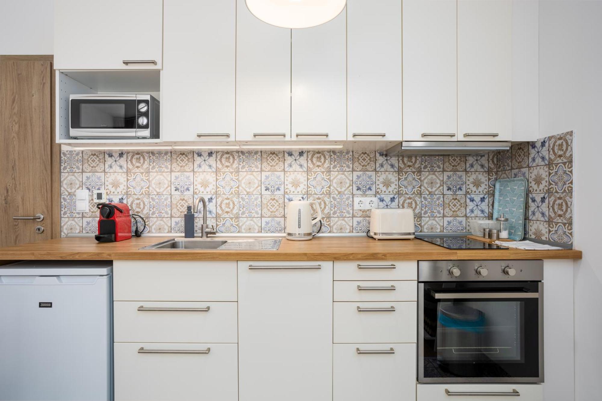 Vivid With Balcony With Free Private Parking Appartement